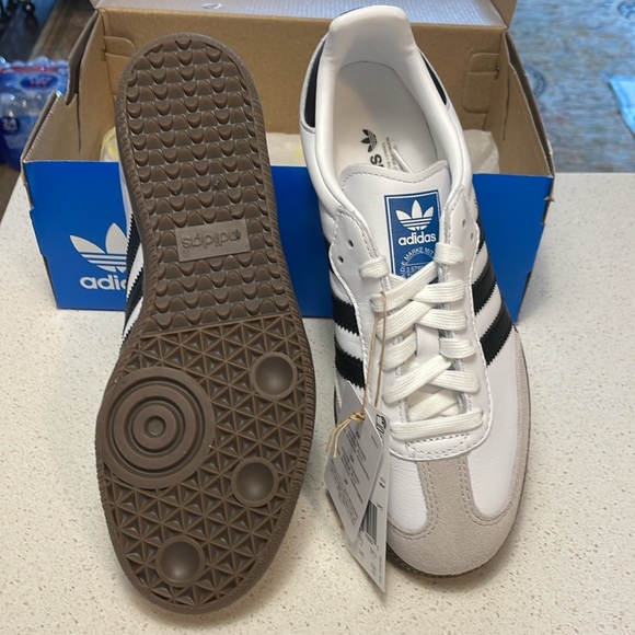 Selling brand new Adidas Samba US size 7 - Picture 3 of 4